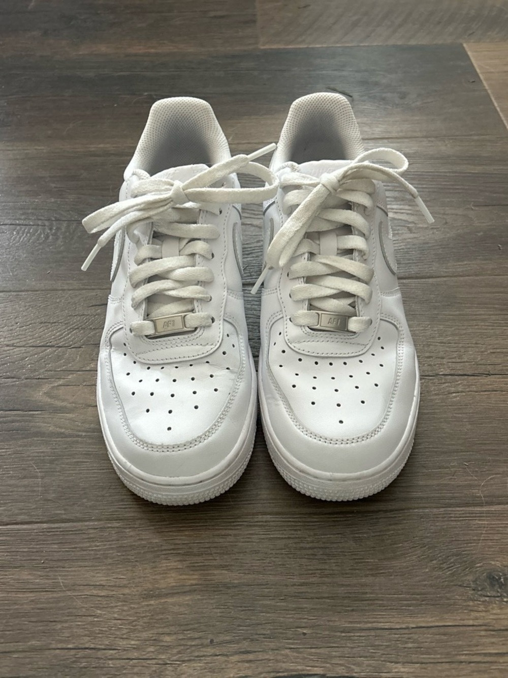 White Nike Air Force 1’s Women’s 8.5 Men’s 7